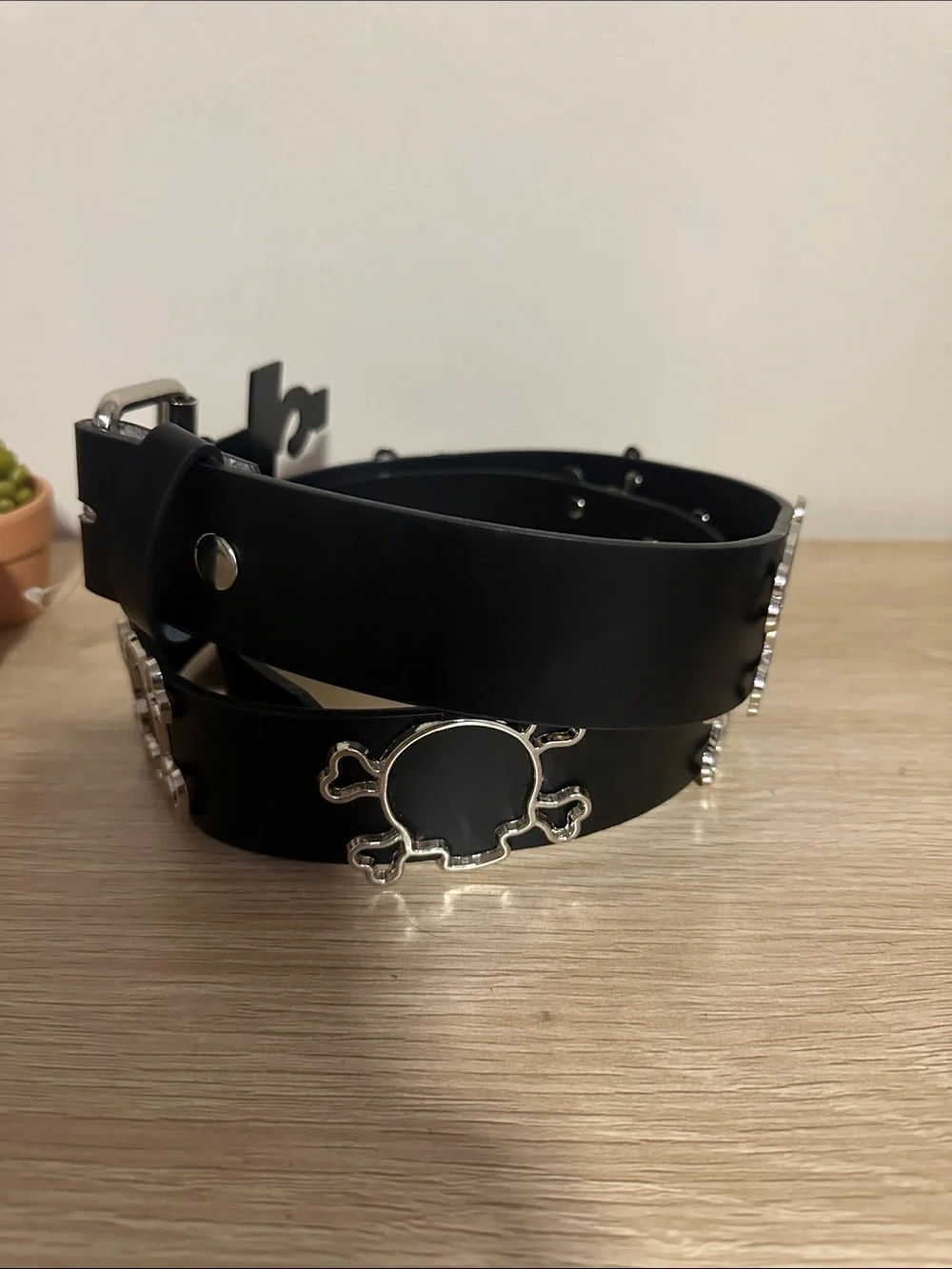 Hot Topic Black Faux Leather Skull & Crossbones Belt Size L NWOT